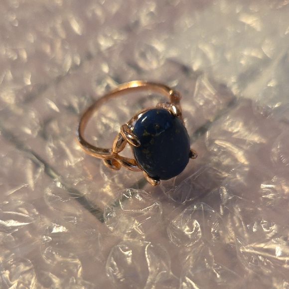 Elegant Gold and Blue Stone Ring - Picture 1 of 1